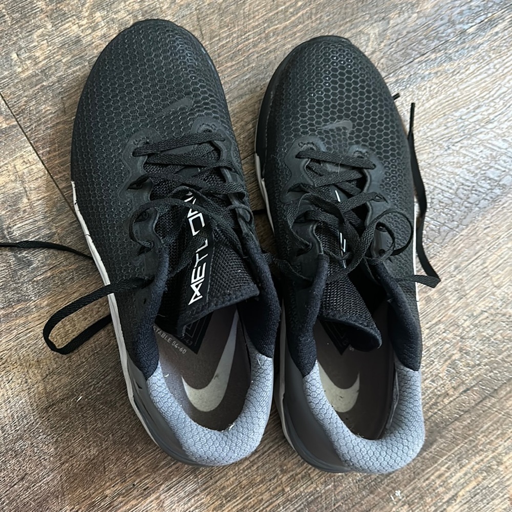 Women’s Nike Metcons 9.5